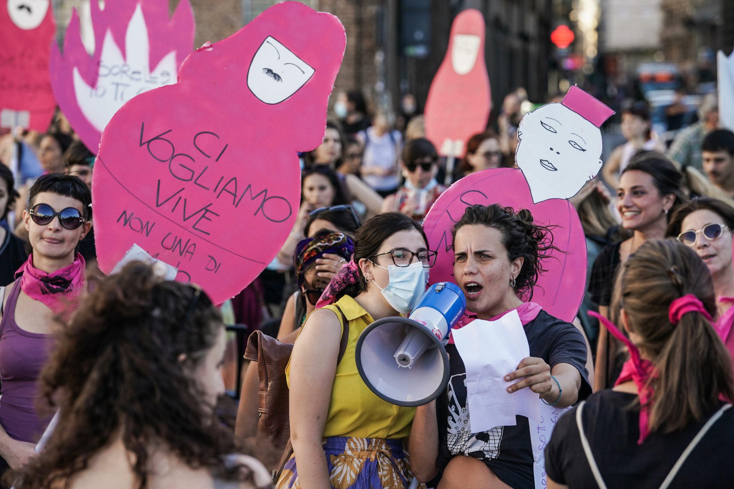 Femminicidi, in Italia tanti i casi di uomini condannati usciti dal carcere prima del fine pena