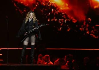 Madonna, il corsetto realizzato da Gualtier si trasforma in una t-shirt per beneficenza