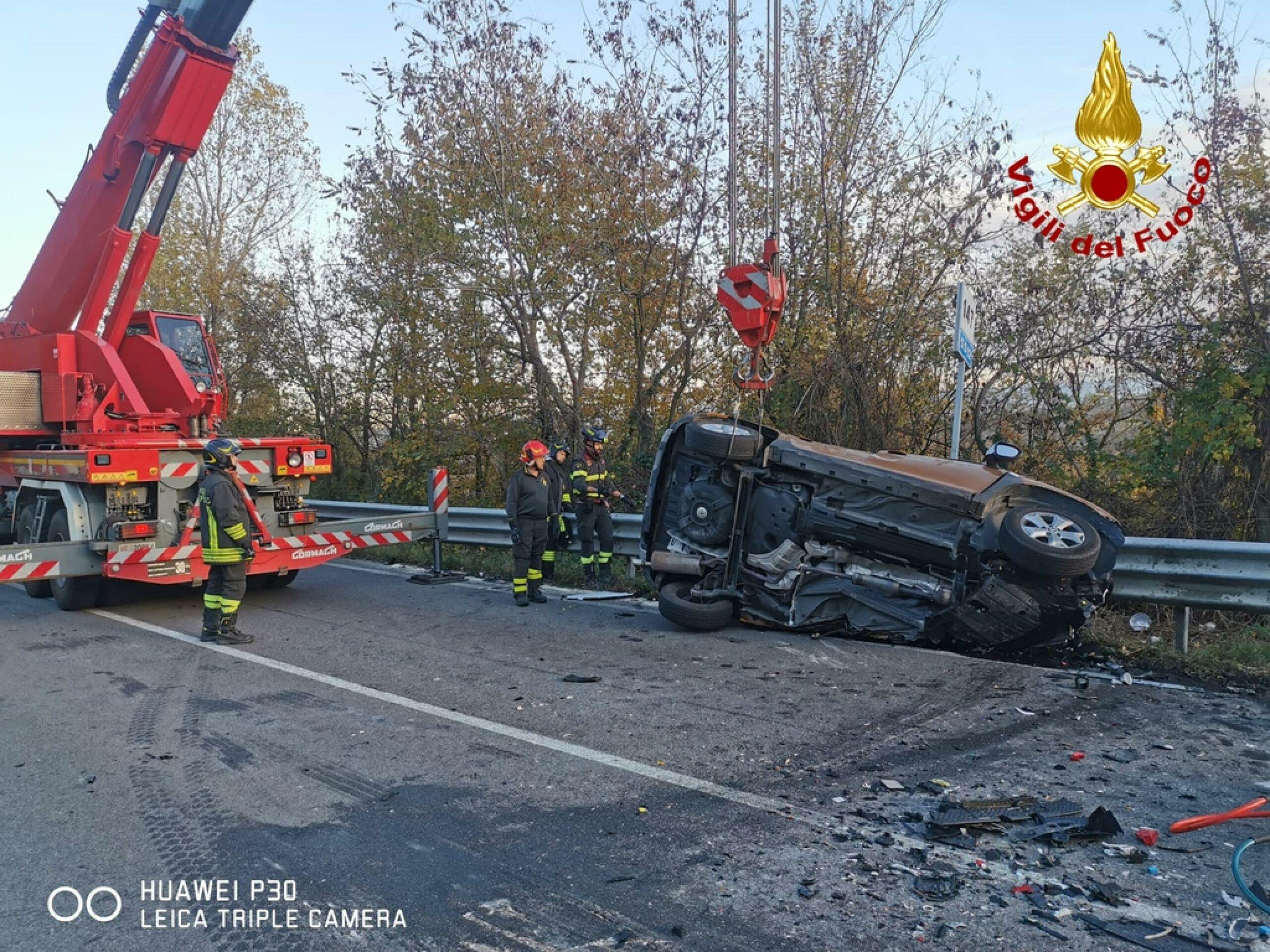 Tragico incidente sulla Potenza-Melfi, auto si ribalta dopo scontro con guardrail: morto 28enne