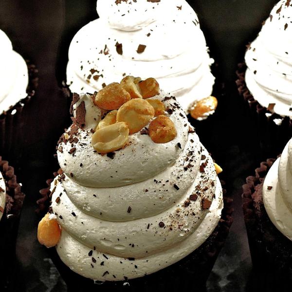 Come fare la crema Chantilly? Versione classica e versione vegan per farcire e decorare i dolci