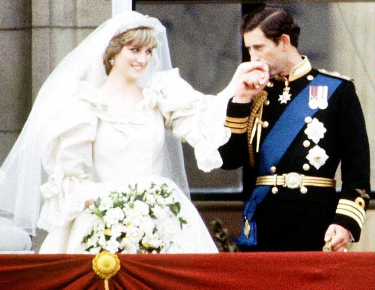 Uno dei preziosi gioielli di Lady Diana andrà all’asta nel 2023