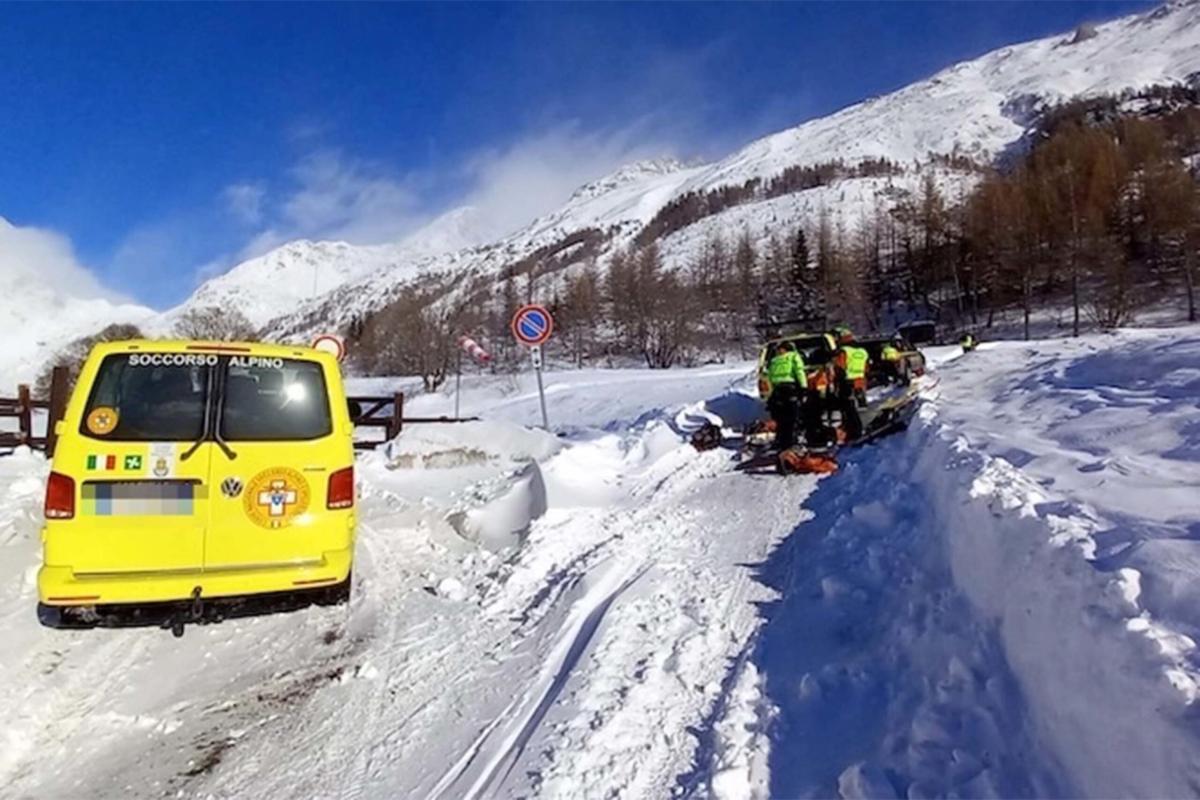 Tragedia in montagna, un giovane è precipitato mentre stava scalando la vetta: morto sul colpo