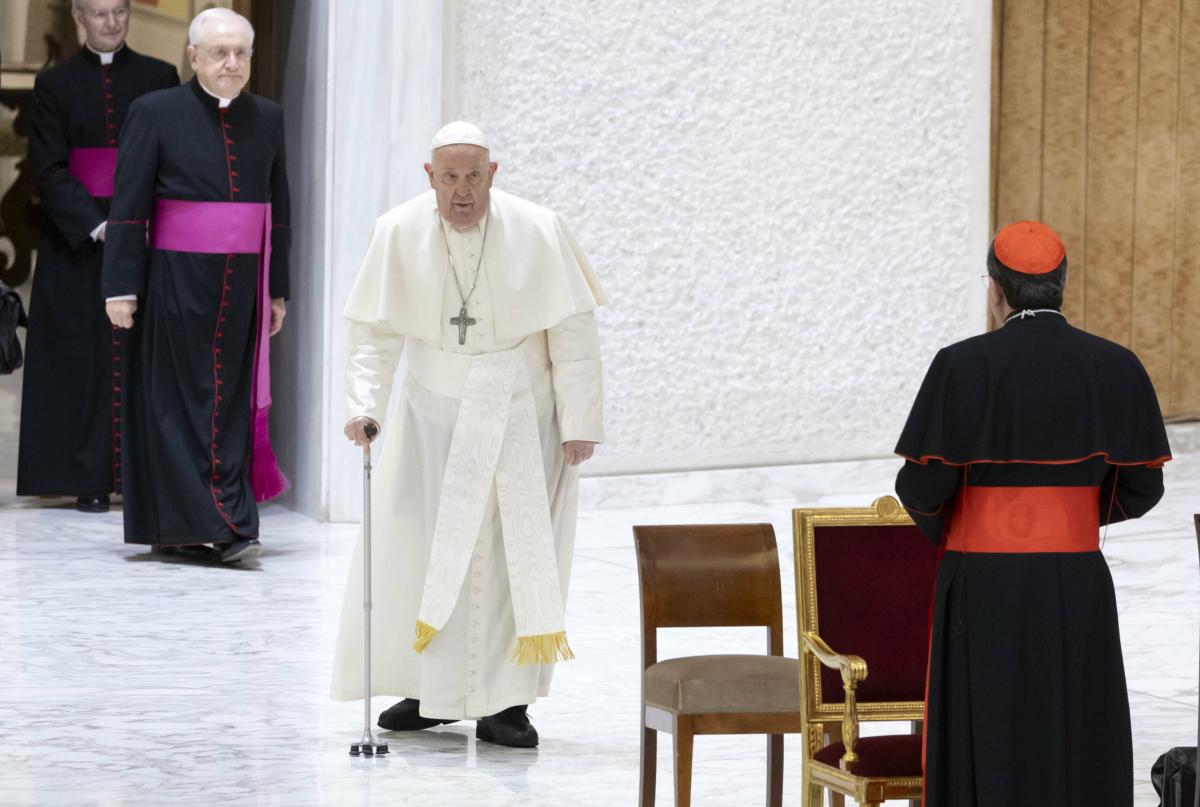 Papa Francesco all’Udienza generale dedicata ai vizi: “Dobbiamo mangiare per vivere, non vivere per mangiare”