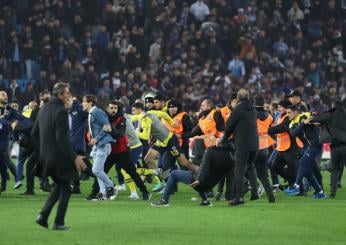 Fenerbahce, rissa con i tifosi del Trabzonspor: dura reazione con il Ministro della Giustizia turca e ipotesi ritiro dal campionato