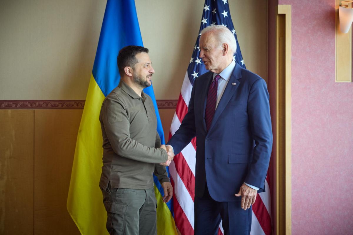 Ucraina, Zelensky ringrazia Biden per bombe a grappolo