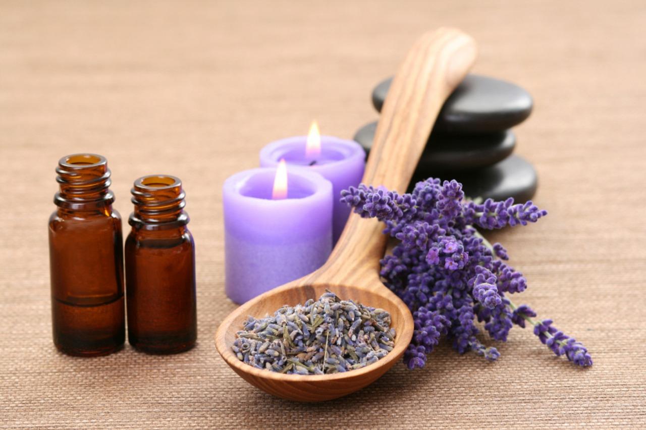 Come usare l’olio essenziale alla lavanda? 10 consigli per il benessere e la salute