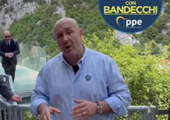 Elezioni Europee 2024, Bandecchi da candidato a “inviato speciale” sul campo a Polino: in pochi minuti e con una piccola dimostrazione smonta il Pnrr e mostra gli “sprechi” italiani |VIDEO