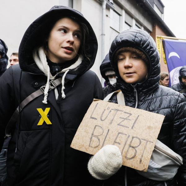 Germania, centinaia di attivisti manifestano contro la miniera di c…