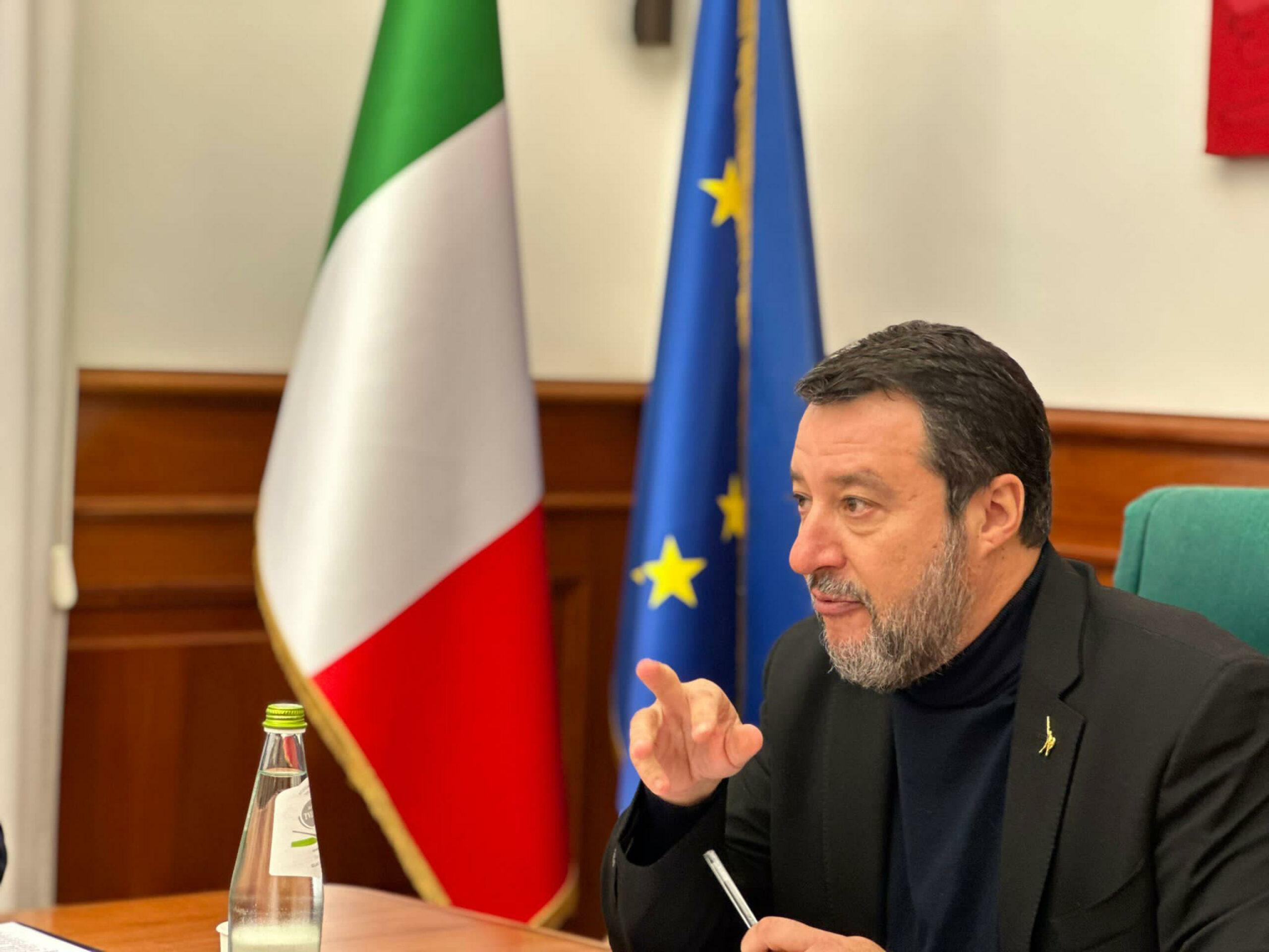 Germania, Salvini difende l’AfD: “Cambieremo questa Europa forte con i deboli e debole con i poteri forti”