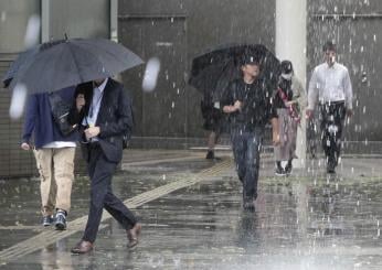 Maltempo in Asia, la tempesta Maria si abbatte sul nord del Giappone: 315mila evacuati. Fulmine fa crollare padiglione in Cina: 6 morti, 10 feriti | VIDEO