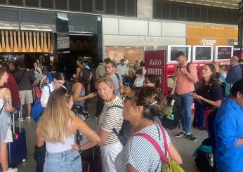 Sciopero treni 8 e 9 settembre 2024, alla stazione di Venezia è il caos: treni cancellati e disagi per i passeggeri | FOTO & VIDEO