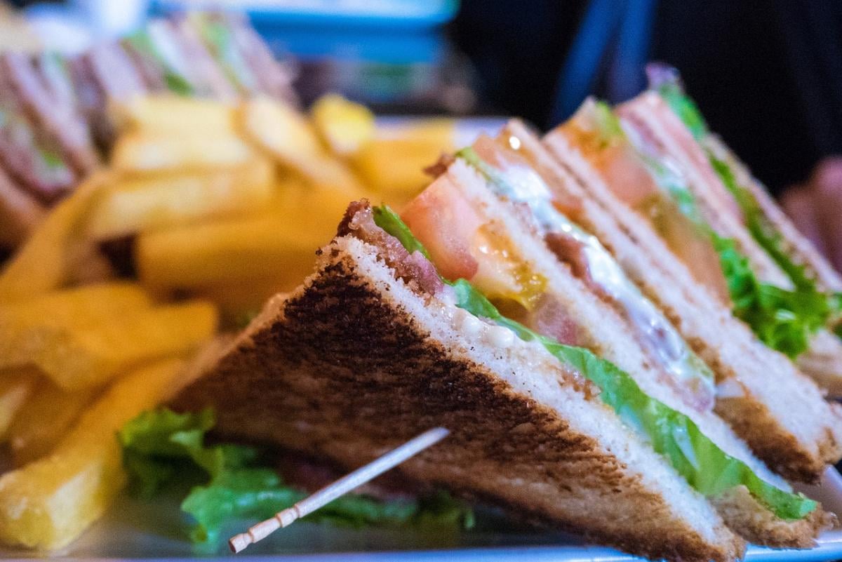 Club sandwich, ricetta originale e variante al salmone