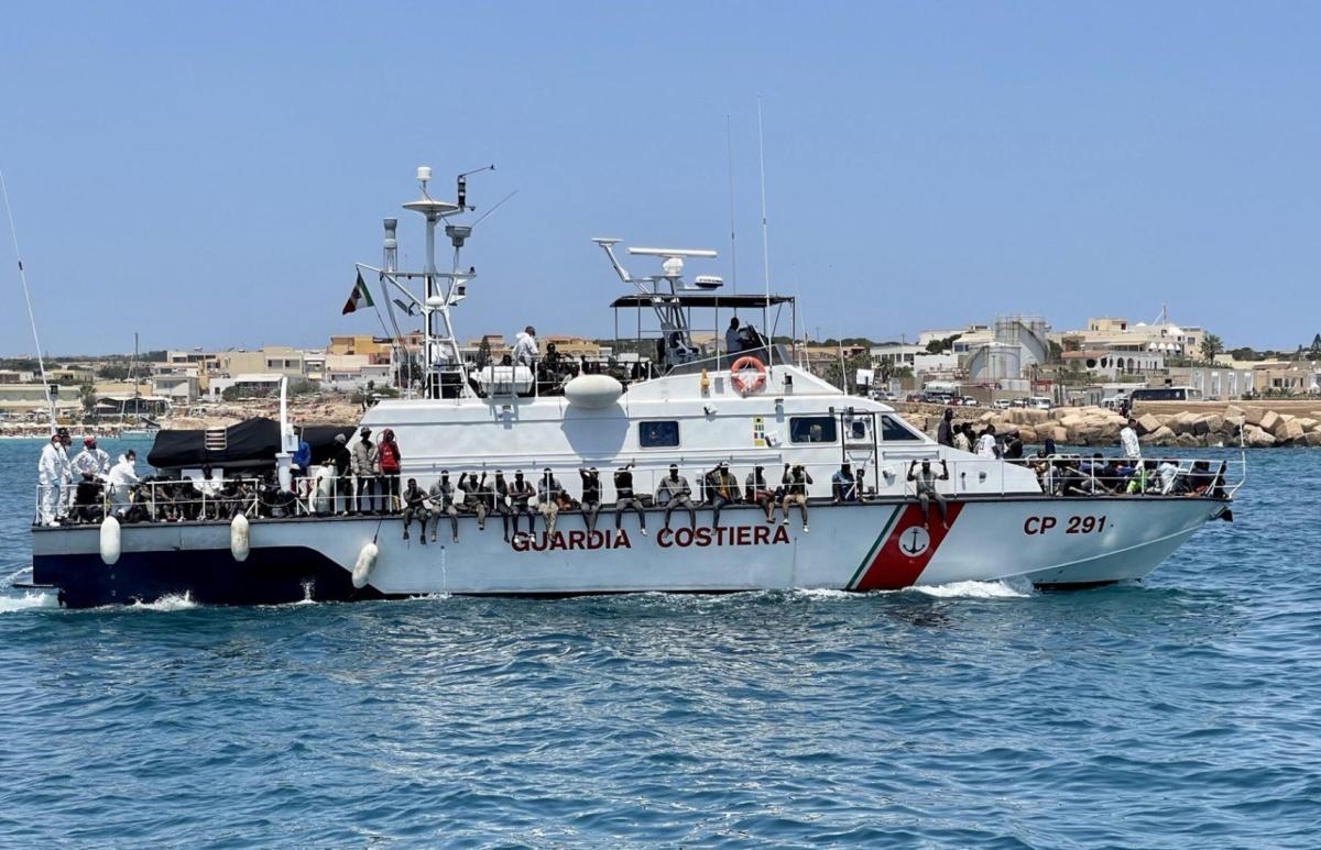 Migranti, l’hotspot di Lampedusa è al collasso: quasi 2.600 ospiti …