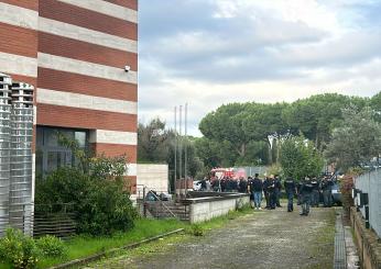 Roma, sgomberato l’ex hotel Petra alla Romanina: 35 persone allontanate, soprattutto latinos. Il minisindaco Laddaga: “Non erano gli stessi di Torre Maura” | VIDEO IN ESCLUSIVA