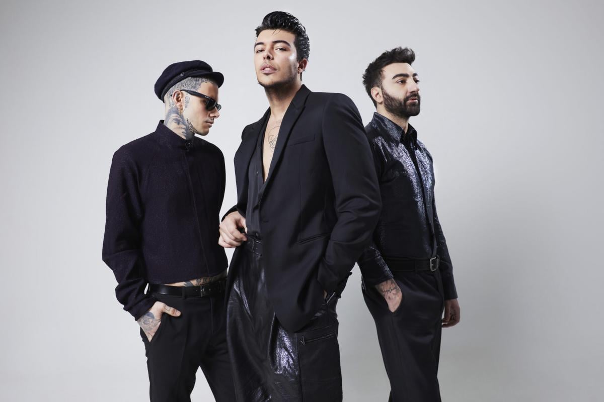 The Kolors a Sanremo 2024: “Maria De Filippi è la mamma di questo progetto”. Svelato il significato di “Un ragazzo una ragazza”