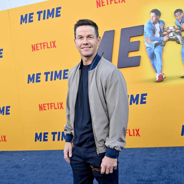 Mark Wahlberg nudo per 12 ore sul set di “Me Time”