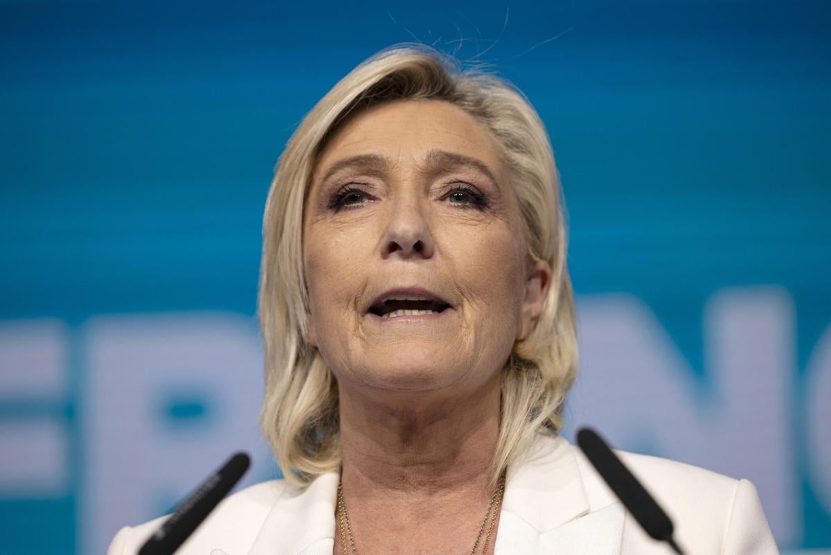 Elezioni in Francia, Le Pen promette: “Se vinciamo, governo di unità nazionale”