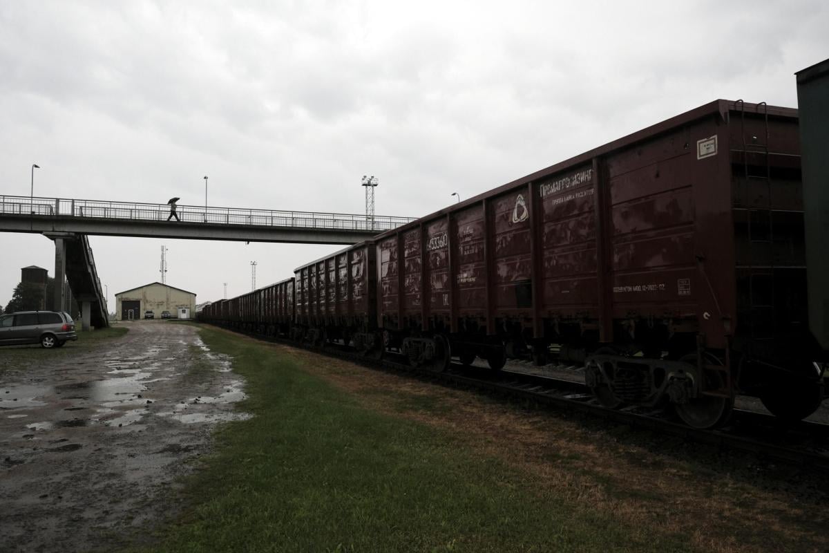 Russia, ordigno sui binari: deraglia un treno merci nella regione d…