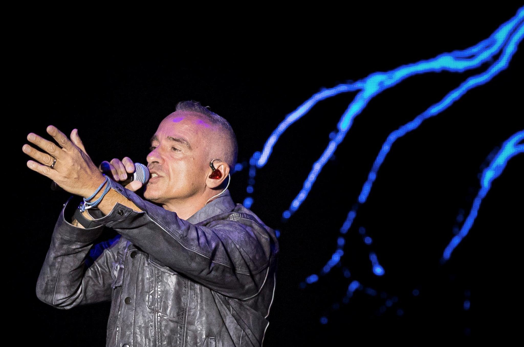 Chi veste Eros Ramazzotti a Sanremo 2024?