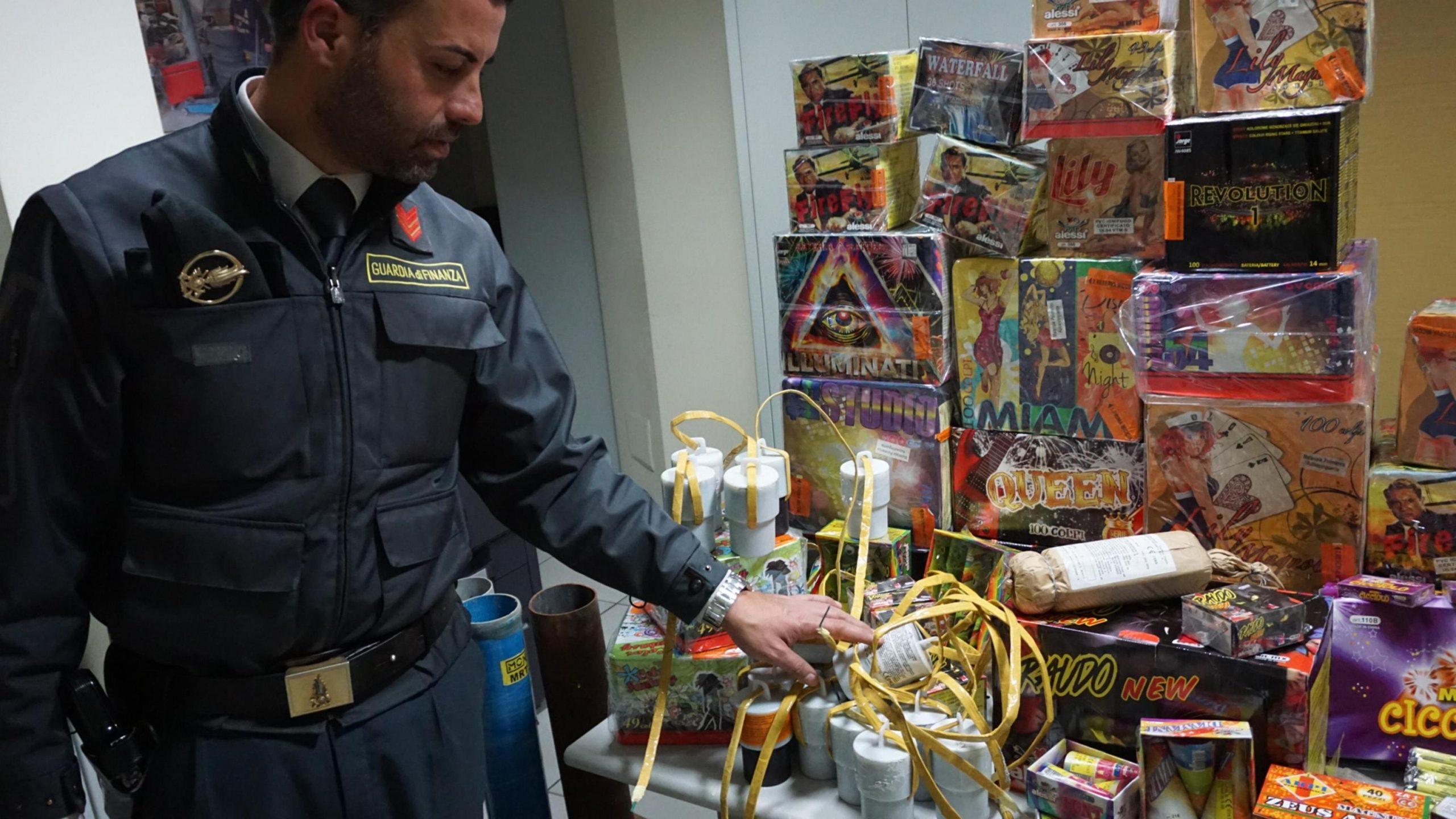 Arezzo, sequestrati dalla Guardia di Finanza 500 kg di fuochi d’artificio