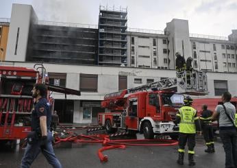 Roma, incendio a piazzale Clodio, in fiamme l’archivio del tribunale: evacuata palazzina