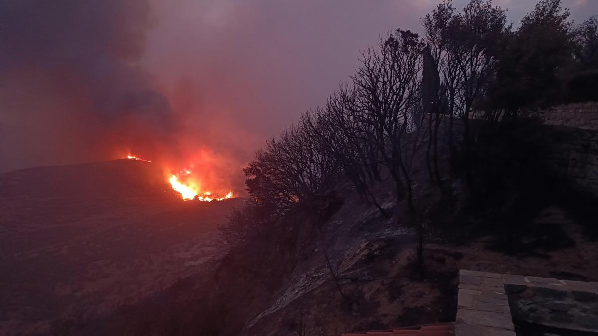 Olbia, incendio nelle campagne a Rio di Enas: aeroporto riaperto do…