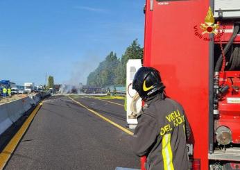 Palermo, incendio a Casteldaccia: traffico bloccato in entrambe le …