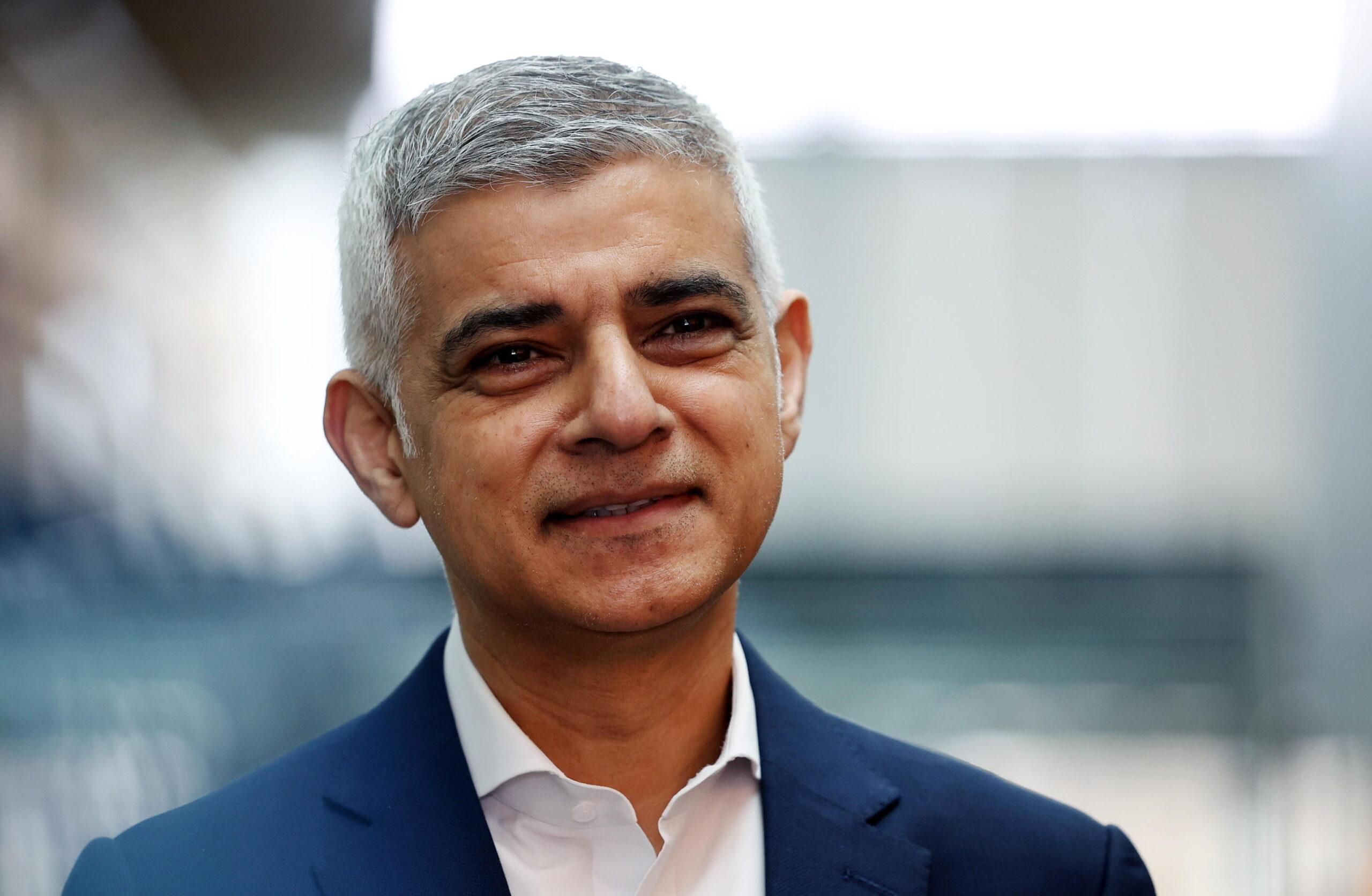 Chi è Sadiq Khan, biografia e carriera politica del sindaco di Londra