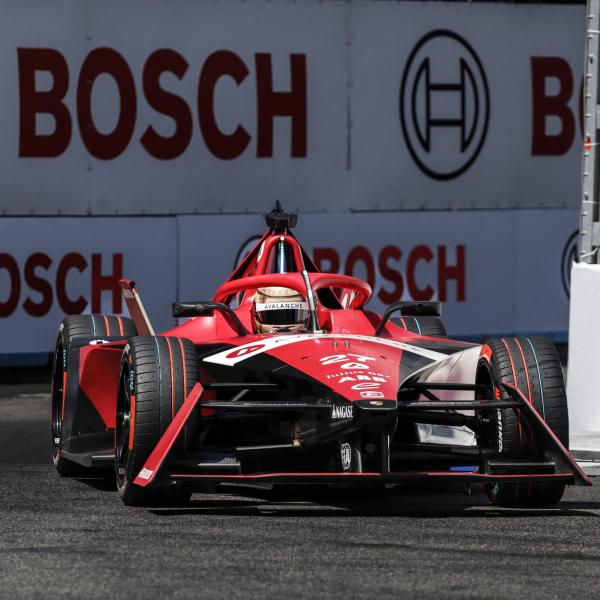 Formula E, Jake Dennis vince Gara-2 e ringrazia per lo scontro Evans-Cassidy