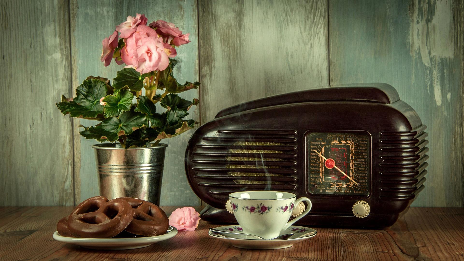 Oggi è la Giornata Mondiale della Radio. Auguri a un mezzo di comunicazione senza tempo