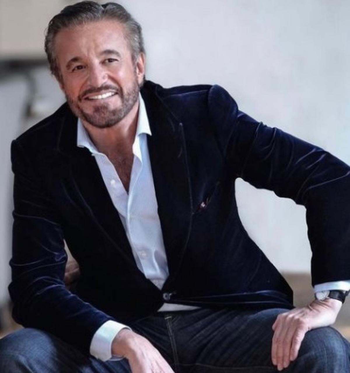 Christian De Sica si racconta: “Non credo nella Chiesa ma in Bergog…