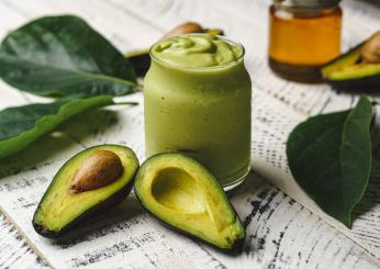 Cosa accade se mangi un avocado ogni giorno? Ecco i benefici di questo frutto e perché è considerato un superfood