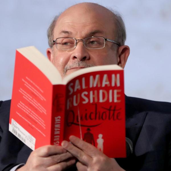 Accoltellamento Salman Rushdie: lo scrittore ha perso un occhio e l…