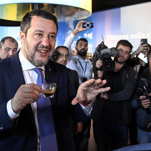 Manovra, Salvini: “Chi paga il caffè con la carta è un rompipalle”