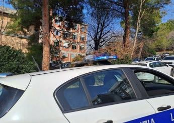 Ancona, incidente in un parcheggio: 87enne investe la moglie, è grave