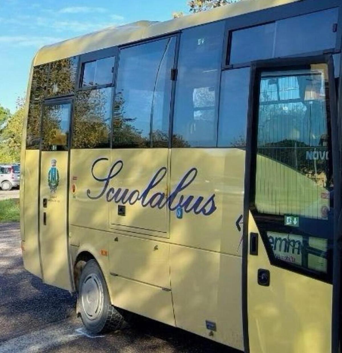 Genova, tragedia sfiorata a Chiavari: autista di uno scuolabus accusa un malore al volante ma riesce a far scendere i bambini, morto poco dopo