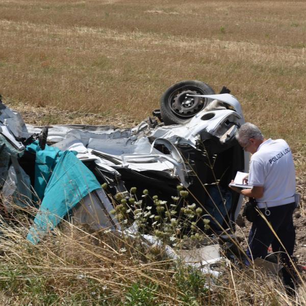 Foggia, chi sono le vittime dell’incidente a Borgo Mezzanone? Scooter travolto da un’auto pirata: caccia all’automobilista