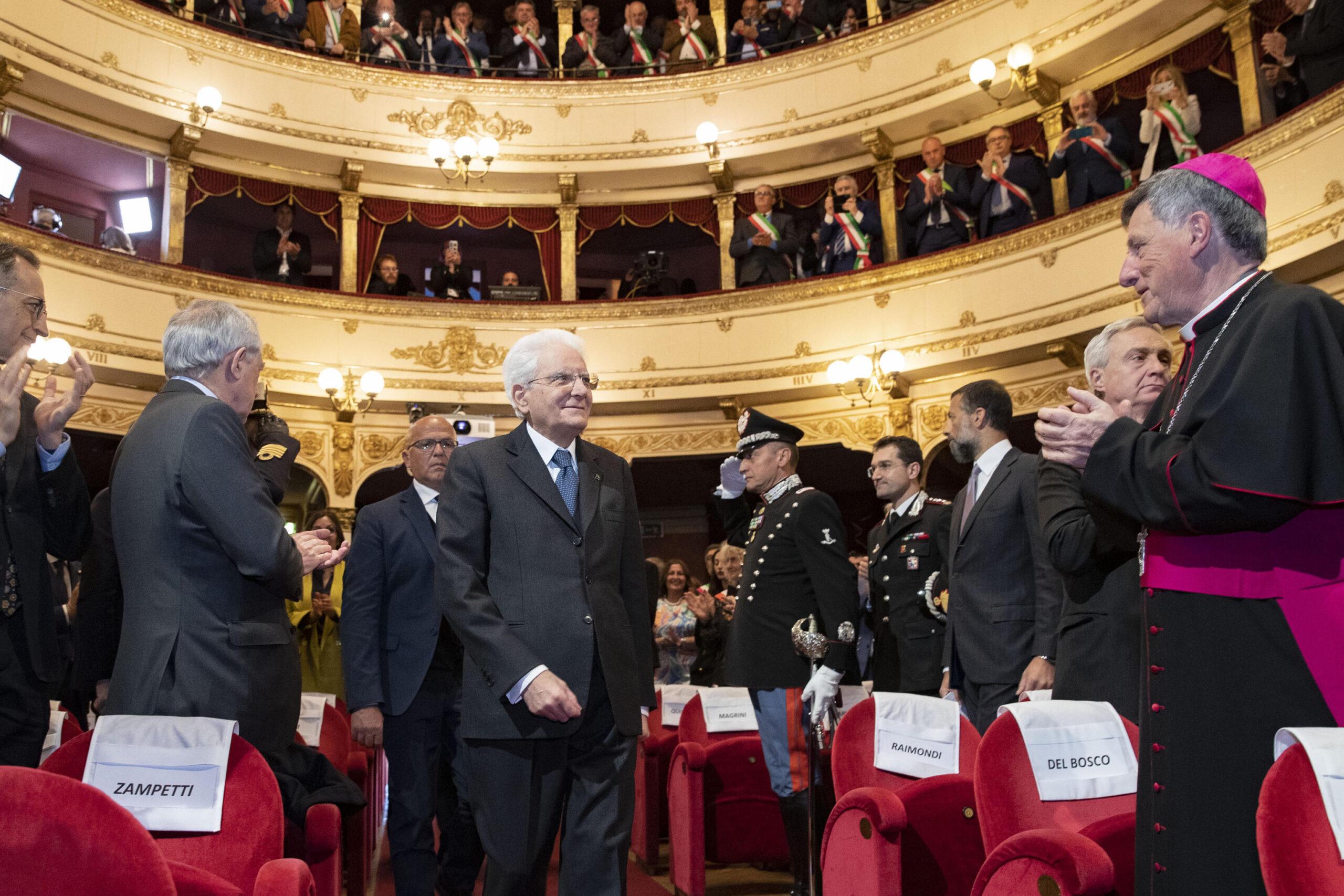 25 aprile, il ricordo di Mattarella: “La Costituzione nacque dove caddero i partigiani”