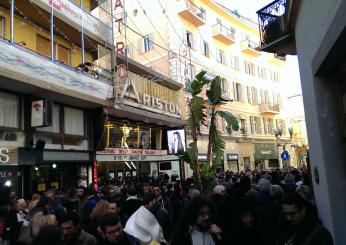 Amadeus brilla sul palco di Sanremo 2022 con i look firmati Gai Mattiolo