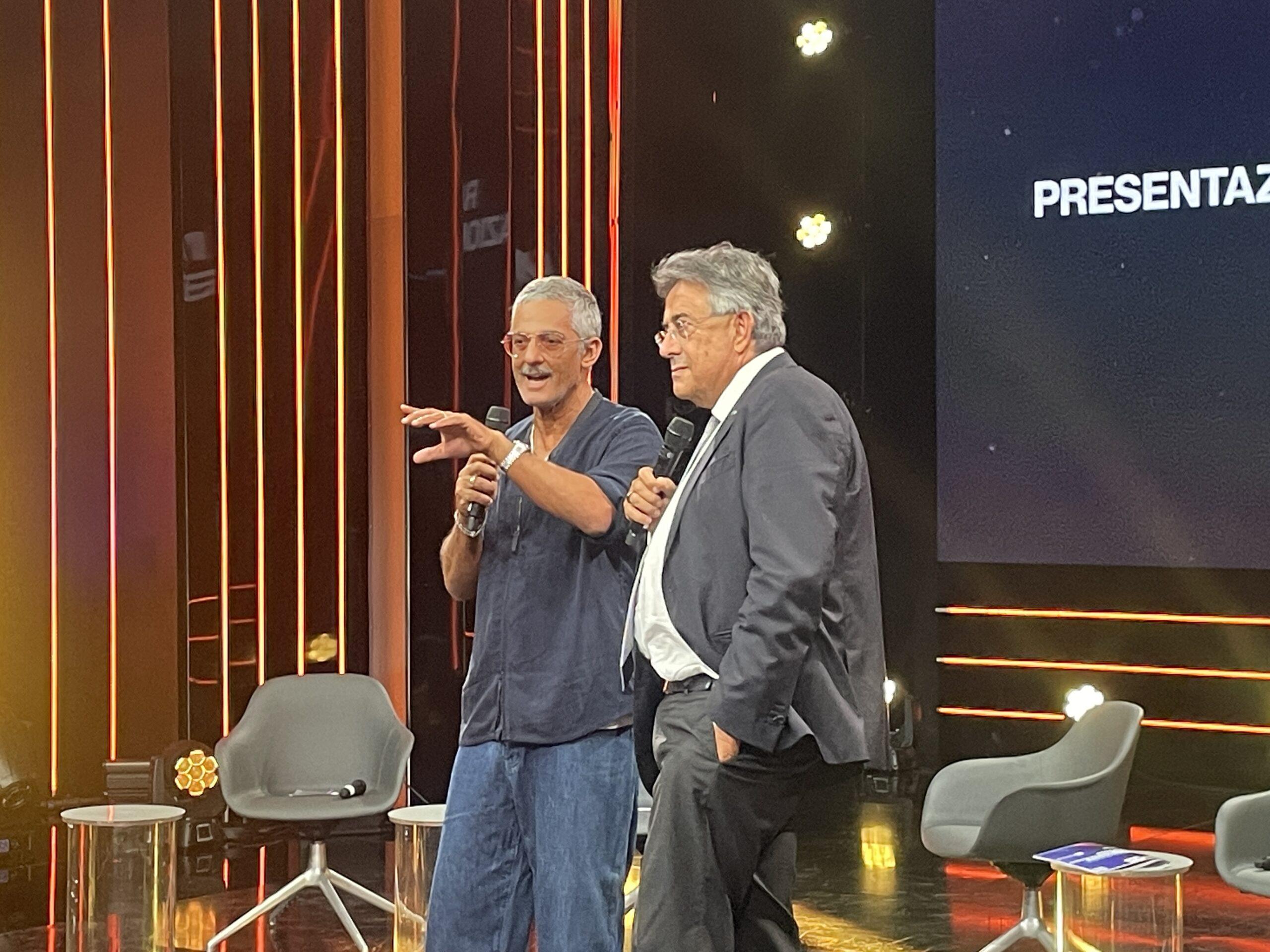 Fiorello torna a Via Asiago per il premio Radio Rai: “Ormai qui ho il daspo, senza Viva Rai 2 riposeranno” | VIDEO