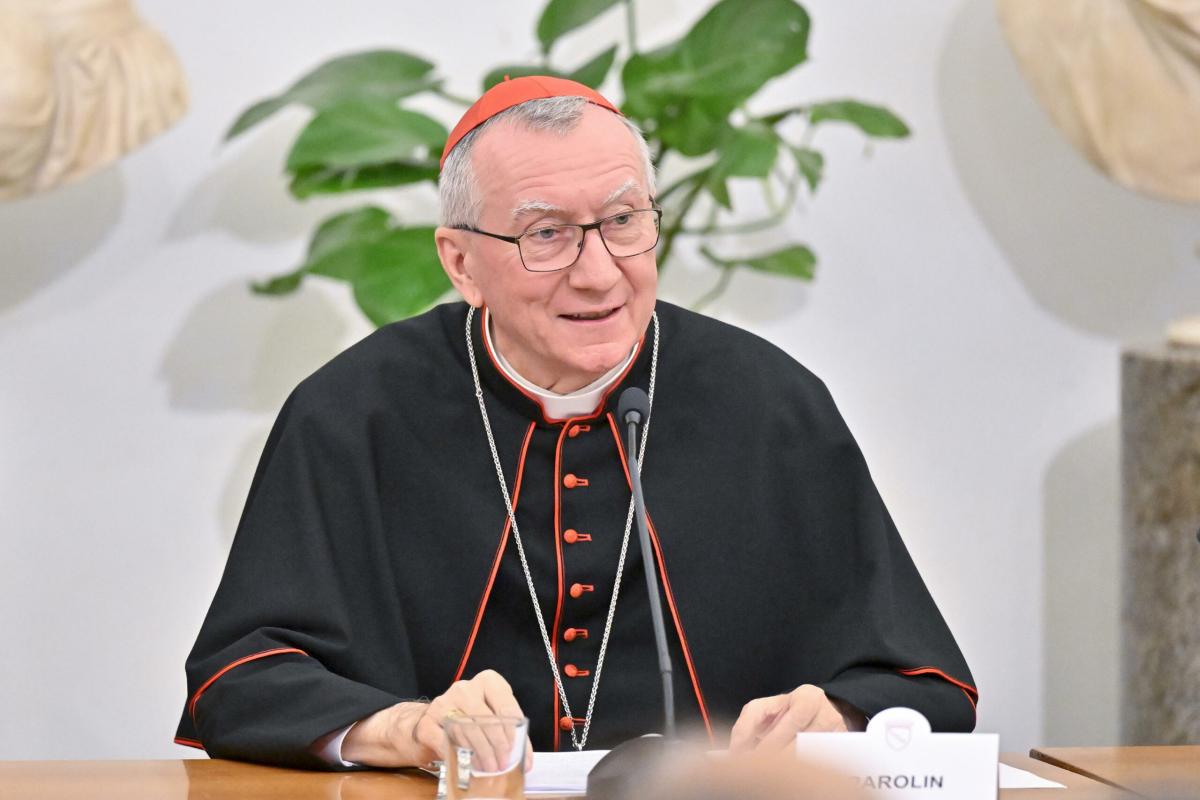 Papa Francesco, Parolin: “E’ in via di guarigione e non vuole espor…