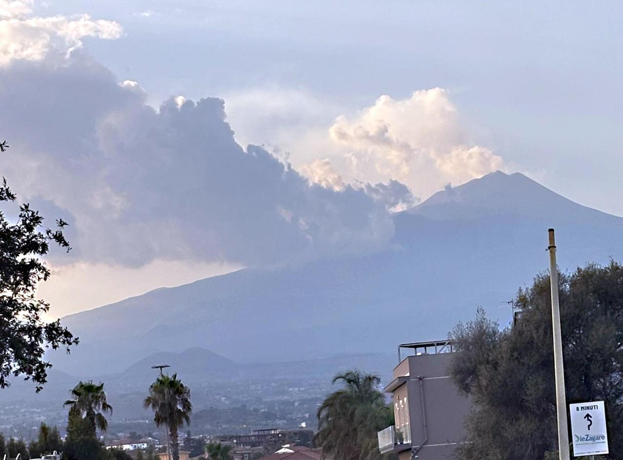 Eruzione Etna: aeroporto di Catania aperto o chiuso oggi? Ecco la situazione