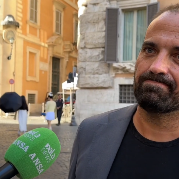 Campo largo, prove di scissione in Italia Viva? Marattin: “Vogliamo il congresso, Renzi ha cambiato idea ad una partita di calcio”| VIDEO