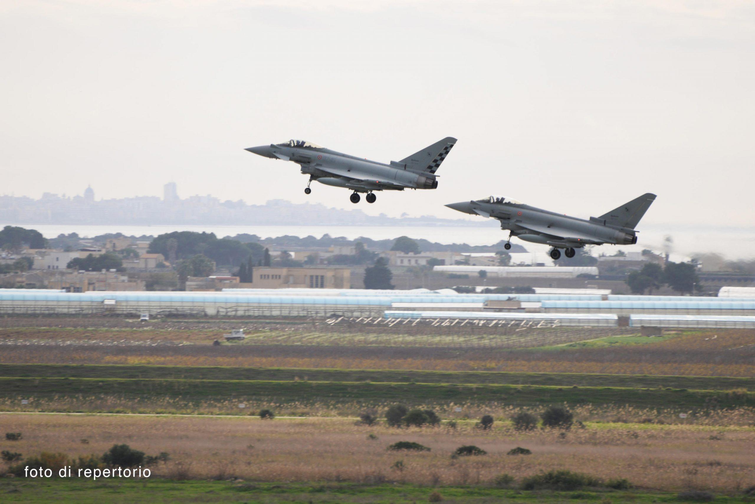 Aereo Milano-Palermo perde contatti radio: due Eurofighter si alzano in volo