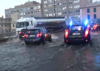 Maltempo Genova: crolla impalcatura di un palazzo in via Fieschi