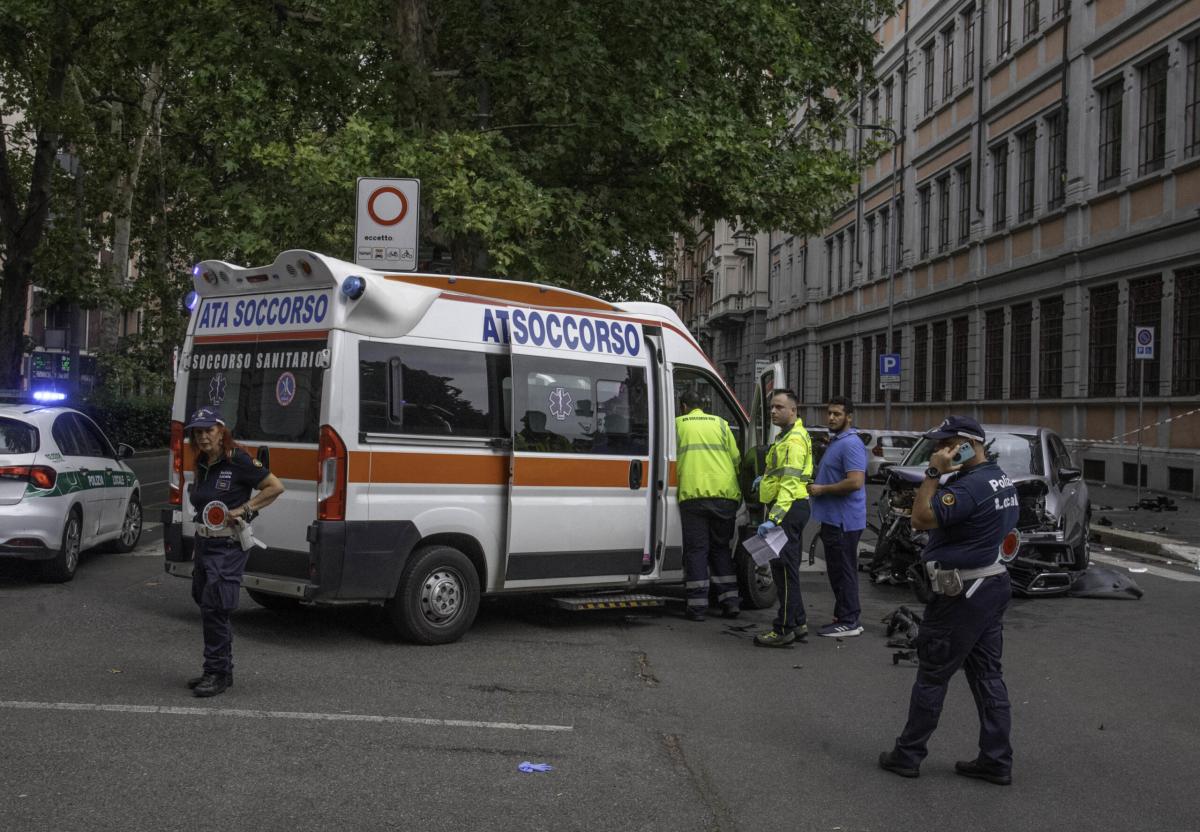 Milano, incidente sulla circonvallazione: ambulanza si scontra con …