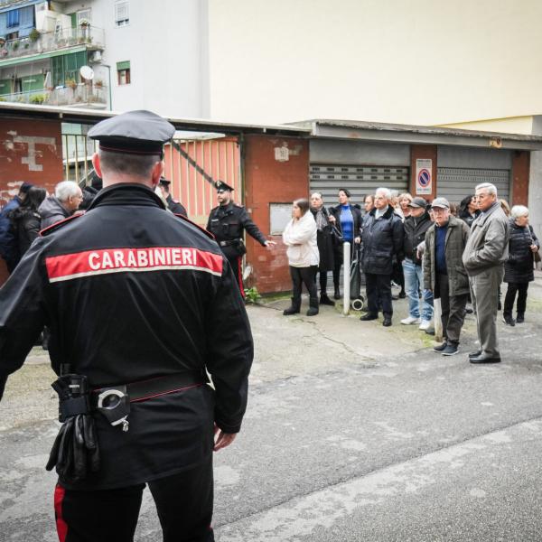 Tragedia a Napoli, 91enne aggredito da clochard: è in gravi condizioni. Arrestato 25enne