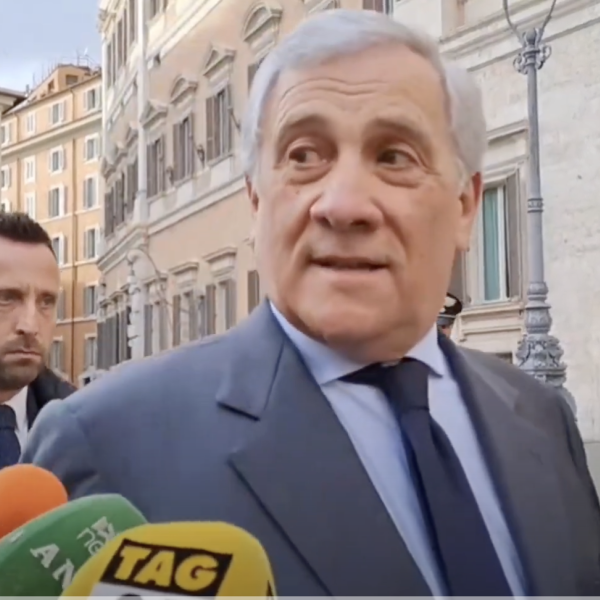 Navalny, Tajani scocca una freccia contro il Cremlino: “Evidentemente dà fastidio anche da morto”. E sull’estradizione… | VIDEO