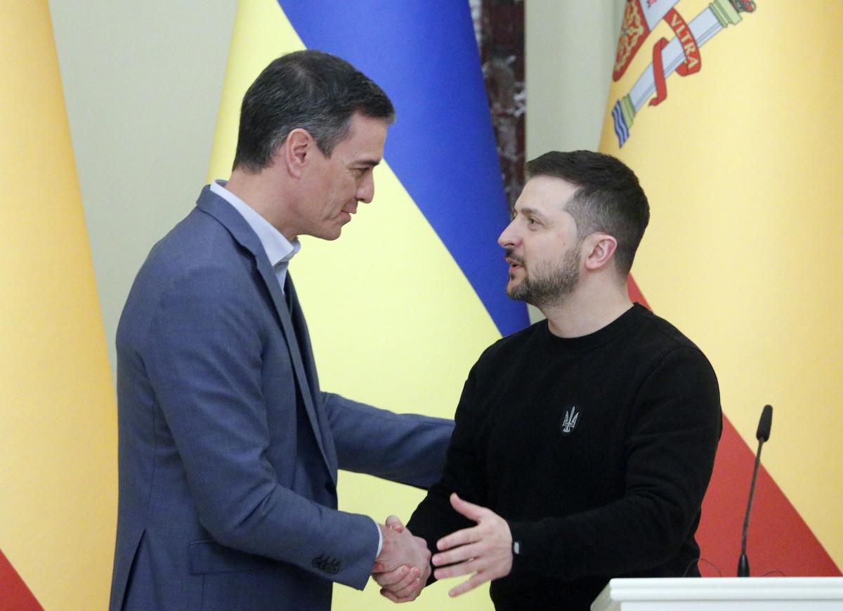 Ucraina, Zelensky incontra Sanchez a Kiev e ammicca alla Cina: “Pia…