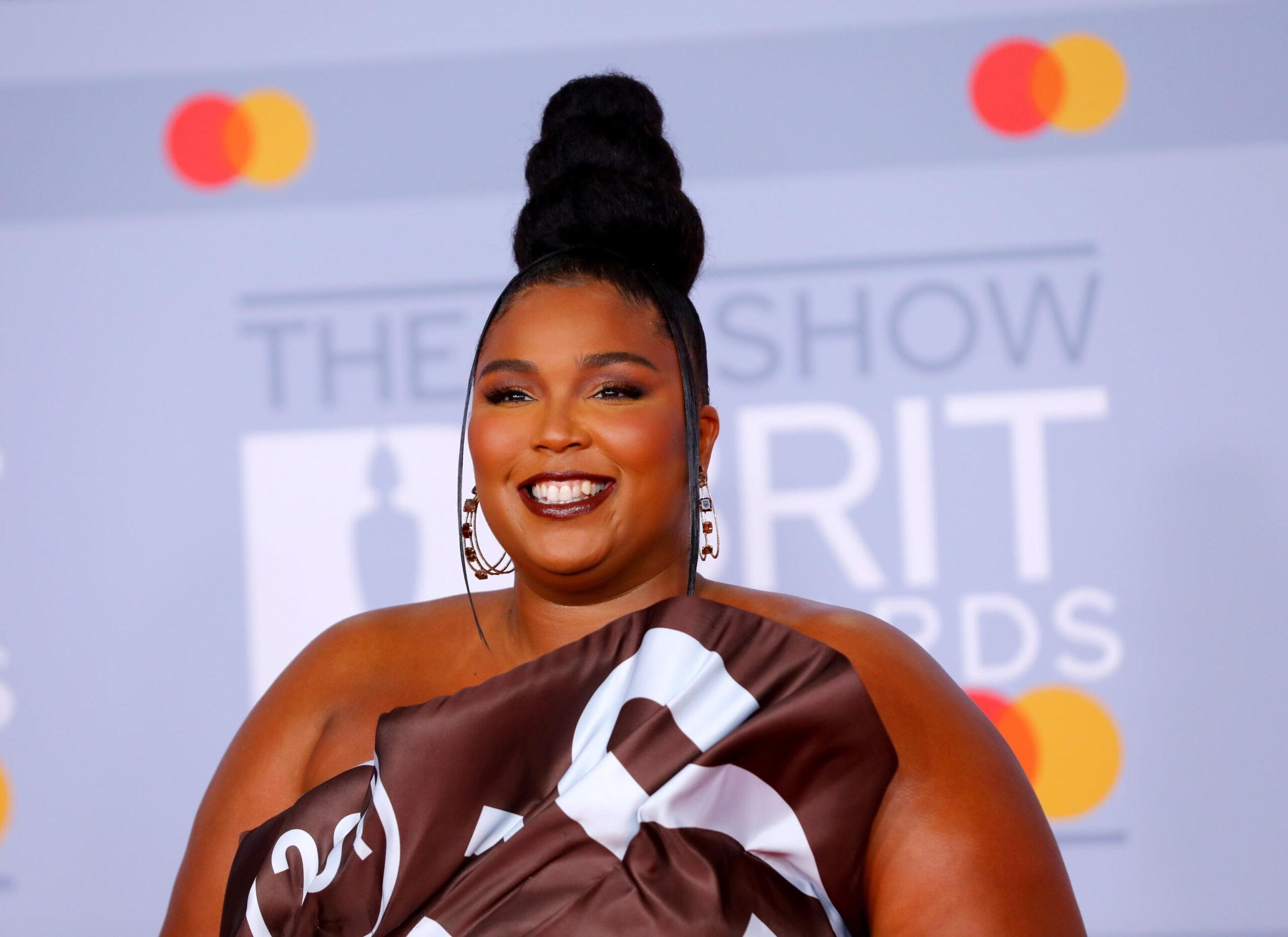 Lizzo lancia una nuova linea gender-neutral, si chiamerà “Your Skin”